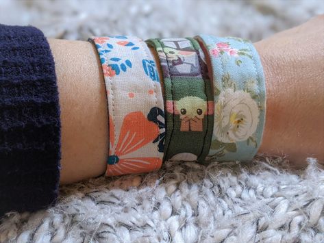 Patchwork, Upcycling, Tela, Fabric Cuff Bracelets Diy, Fabric Bracelets Diy, Cuff Bracelets Diy, Freebies Pattern, Fabric Cuff Bracelet, Jewelry Fabric