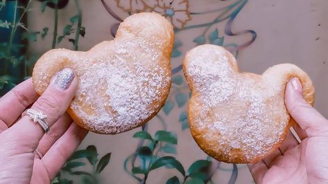 Disney Beignets Recipe, Beignet Recipes, Stuff To Cook, Disney Breakfast, Birthday Drip Cake, Rainbow Cake Recipe, King Cakes, Beignet Recipe, Easy Truffles