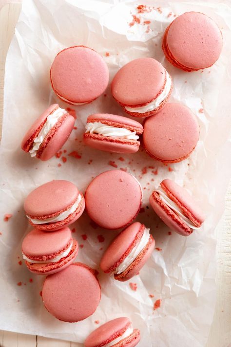 Make Macarons, French Sweets, Kue Macaroon, French Macarons Recipe, Macarons Recipe, Broma Bakery, Sweet Talker, How To Make Macarons, Recipe Step By Step