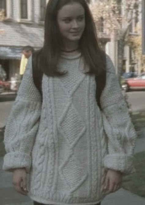 rory gilmore fall sweater, white cable knit sweater, fall, october, gilmore girls Rory Gilmore Fall, Rory Gilmore Style, Gilmore Girls Outfits, White Sweater Outfit, Short Sweater Dress, Cute Sweaters For Fall, White Cable Knit Sweater, Fall October, Sweater Outfits Fall