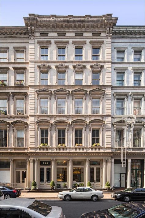 This exceptional limestone loft mansion, spotted on Elliman, was built in 1862 and was just recently gut renovated to the highest standards, situated in the heart of Tribeca, New York. Cast Iron Architecture, Tribeca Apartment, Classic Facade, Tribeca Loft, Apartment Exterior, Classic Building, Building Front, Neoclassical Architecture, French Architecture