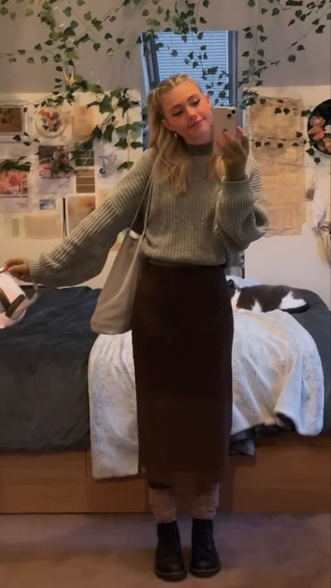 Autumn Outfits In Ireland, Outfit Inspo For Cold Days, Cold Day Outfits Aesthetic, Aesthetic Cold Day Outfits, Rainy Day Outfit Skirt, Alicia Jade Outfits, Suburban Aesthetic Outfit, Cute Rainy Day Outfit Winter, Cold Rainy Day Outfit Winter