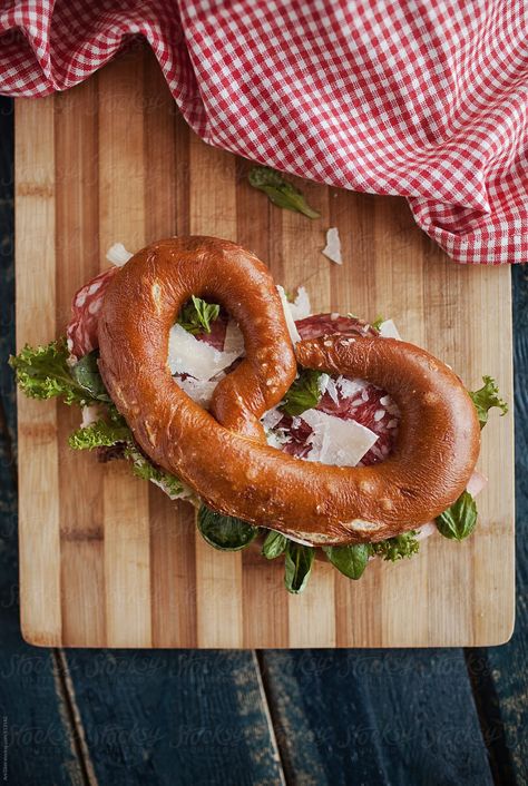 German Appetizers, Pretzel Sandwich, Market Day Ideas, Pretzel Bars, Pretzels Recipe, Food Concept, Soft Pretzels, German Food, Food Shop