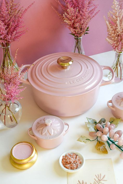 Pink Le Creuset Kitchen, Le Creuset Flower, Homeware Aesthetic, Le Creuset Aesthetic, Pink Kitchenware, Pink Le Creuset, Le Creuset Pink, Pink Kitchen Appliances, Mind Aesthetic