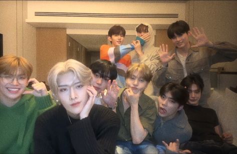 zerobaseone Zb1 Group Photo, Zerobaseone Zhanghao, Photo Time, Baby Pink Aesthetic, Bare Face, Pinterest Aesthetic, Group Photo, Group Photos, Kpop Boy