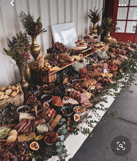 Holiday Food Display, Food Display Ideas, Winter Feast, Wedding Food Table, Charcuterie Board Wedding, Boho Wedding Bridesmaids, Diy Wedding Food, Beach Wedding Coral, Cheese Wine