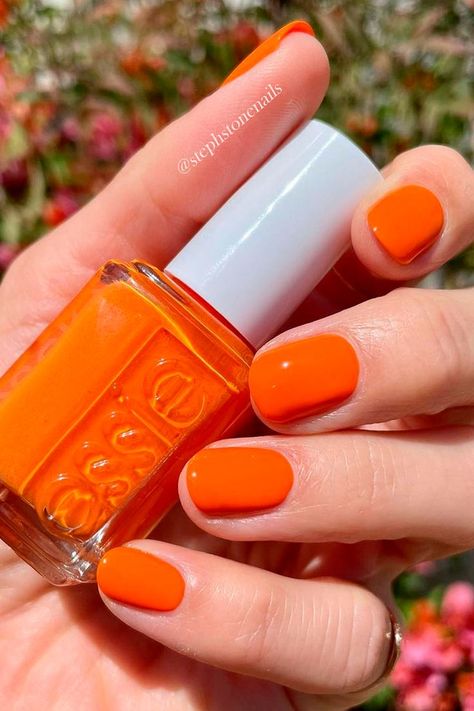 Cute short orange nails with tangerine tease Essie Nail Polish! Essie Nail Polish Orange, Orange Nail Polish Aesthetic, Tangerine Gel Nails, Tangerine Color Nails, Tangerine Orange Nails, Tangerine Nail Color, Orange Nail Polish Colors, Orange Nails Spring, Short Gel Tips