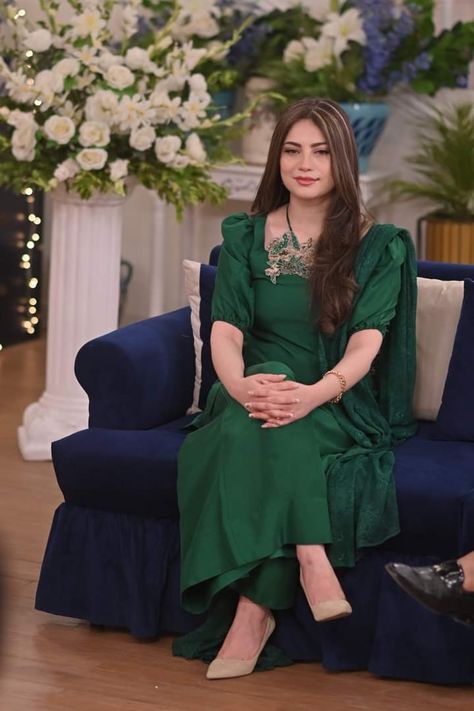 Neelum Munir, Neelam Munir, Neelam Muneer, Dress Designing Ideas, Affan Waheed, Ayesha Khan, Pakistani Party Wear Dresses, Pakistani Women Dresses, Green Silk Dresses