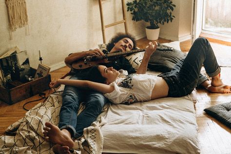 Indie love on Behance Couple Listening To Music Aesthetic, Indie Couple Aesthetic, Relationships Pics, Musician Couple, Indie Couple, Indie Love, Indie Romance, This Kind Of Love, Spotify Covers