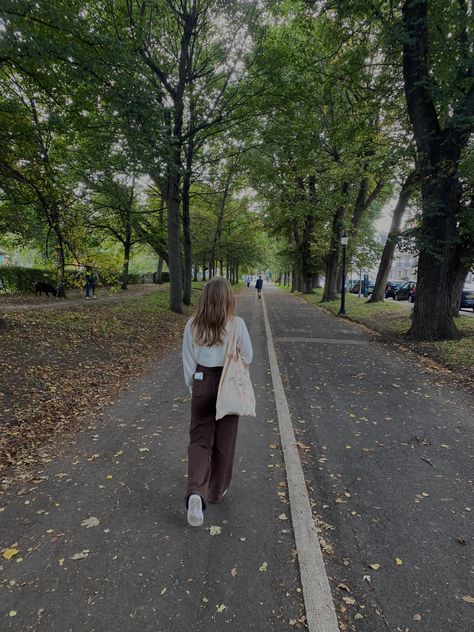 Walking Around Campus Aesthetic, Walk Asthetic Pics, Winter Walking Aesthetic, Park Walk Outfit, City Walks Aesthetic, Walking Aethstetic, Walking In City Aesthetic, Walking City Aesthetic, Girls Walking Aesthetic