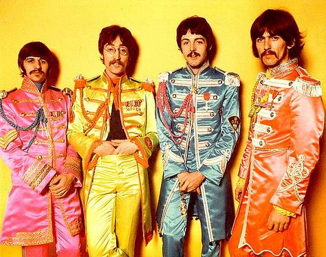 The Magical Mystery Tour, Sgt Peppers Lonely Hearts Club Band, Beatles Sgt Pepper, Lonely Hearts Club, Beatles Photos, Beatles Pictures, Sgt Pepper, Beatles Yellow, The Fab Four