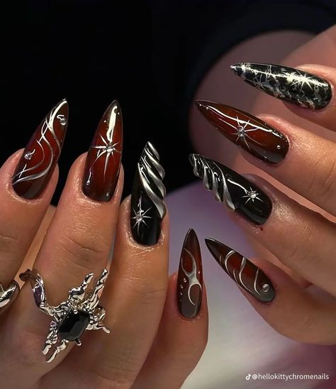 Red And Black Almond Nails Designs, Black Nails Silver Design, Bayonetta Nails, Black Red Nail Art, Red And Black Nail Design, Black Red Silver Nails, Goth Nails Almond, Black Red And Silver Nails, Red Black Silver Nails