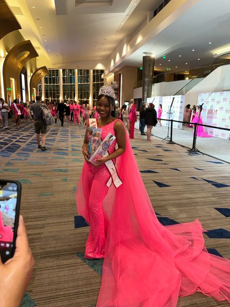 Pageant Girl Aesthetic, Pageant Queen Aesthetic, Hbcu Pageant, Beauty Pageant Aesthetic, Pageant Aesthetic, Pageant Pictures, Pageant Queen, Pageant Life, Grad Shoot