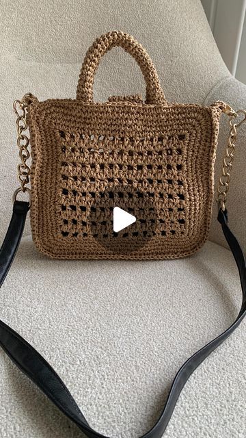 Crochet patterns -Tuto rochet -Art Crochet Boutiques on Instagram: "Sac a main réaliser au crochet avec un du fil de raphia -paper 🧶 Kâğıt iple yapılmış çanta, yaz sezon trend  #bagcrochet #bagcrochethandmade #crochettrends #saccrochet #sac2024 #sacraphia #çantalar" Art Crochet, April 26, Bag Crochet, Crochet Patterns, Crochet, On Instagram, Instagram, Art