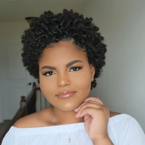 It’s Wednesday right?! 😍😍 Totally crushing on @dsd.beaute and this lovely perm rod set ➰ using #Lottabody products! 💜💙 ⠀⠀⠀⠀⠀⠀⠀⠀⠀ ⠀⠀⠀⠀⠀⠀⠀⠀⠀ #WCW #WomanCrushWednesday #FroCrushing #PermRodSet #HeatlessCurls #NaturalHair #slay #casualslayage Hairstyles Relaxed Hair, Natural Hair Perm Rods, Natural Hair Rod Set, Hair Rods, Classy Hair, Perm Rod Set, Minimalist Ideas, Shaved Side, Afro Queen