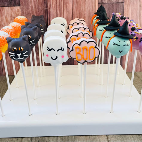 BOO! Get spooky with these cute pastel Halloween cake pops! Coraline Cake, Pumpkin Wedding Cakes, Thanksgiving Cake Pops, Lemon Wedding Cakes, Coffe Mug Cake, White Cake Pops, Recetas Halloween, Ghost Cake, 18th Cake