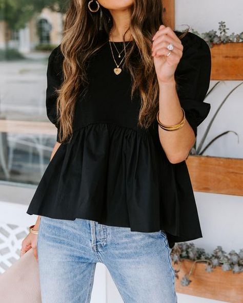 Boho Top Outfit, Puff Sleeve Top Outfit, Peplum Top Outfits, Black Puff Sleeve Top, Black Knit Top, Black Peplum, Trendy Fashion Tops, Laura Lee, Puff Sleeve Top