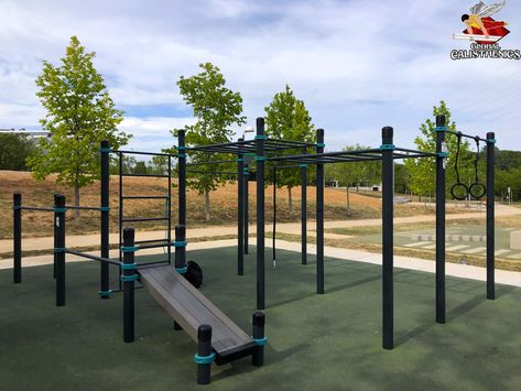 El mejor parque que hemos visto nunca. Se han fusionado tres proyectos con un coste total de 15.000 euros por cada proyecto.Pero el parque de parkour es el mejor que hemos visto. Aconsejamos a todos que busquen en Rubí. #calistenia #parque #Rubí Outdoor Sports Court, Sports Court, Sport Court, Outdoor Gym, Parkour, Calisthenics, Outdoor Sports, Spain, Gym