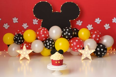 Mickey Mouse Cake Smash Photographer Mickey Mouse Smash Cakes, Mickey Mouse Birthday Theme, Jersey Cake, Cake Smash Inspiration, Mickey First Birthday, Mouse Birthday Cake, Cake Smash Theme, Minnie Y Mickey Mouse, Mickey Mouse First Birthday