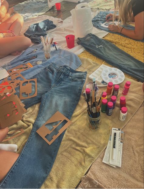 painted jeans Senior Year Vision Board, Senior Checklist, Senior Year Crafts, Senior Year Jeans, Senior Year Activities, Senior Year Aesthetic, Senior Hoodies, Senior Painted Jeans, Senior Year Diy