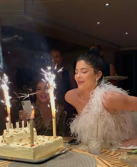 Birthday 20 Years Ideas Photo, Kylie Jenner 22 Birthday, Kim Kardashian Birthday Party, Birthday 20 Years Ideas, Kim K Birthday, Kim Kardashian Birthday, Fest Aesthetic, King Kylie Era, Kardashian Party