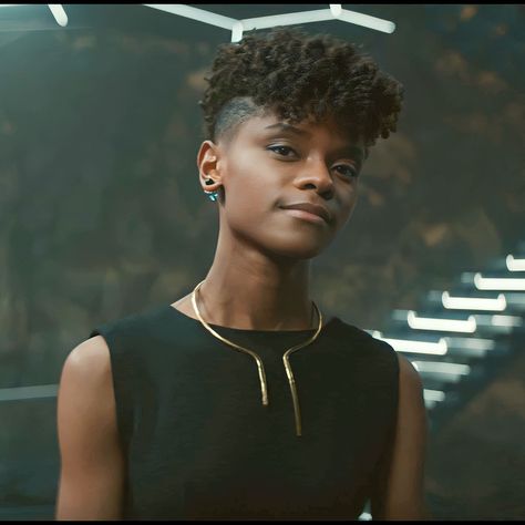 Zuri Black Panther, Letitia Wright Hairstyle, Suri Black Panther, Black Panther Sister, Letitia Wright Aesthetic, Letitia Wright Wallpaper, Letitia Wright Black Panther, Black Panther Women, Shuri Icon