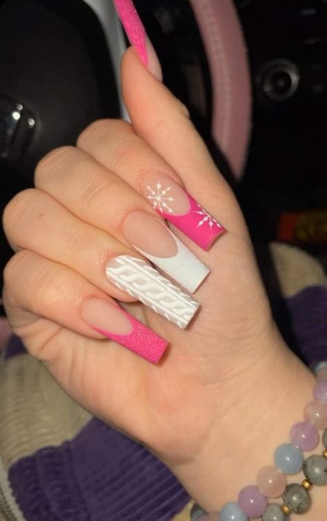 Christmas Nails 2023 Pink, Snowflake Nails Long, Hot Pink Winter Nails, Pink Grinch Nails, Pink Christmas Acrylic Nails, Hot Pink Christmas Nails, Pink Christmas Nails Acrylic, Pink Snowflake Nails, Christmas Nails Pink