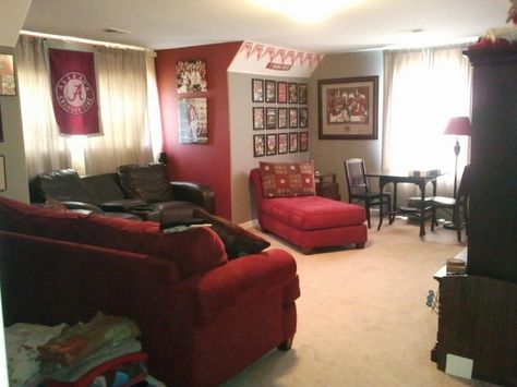 Bama room Crimson Tide Decor, Alabama Room, Basketball Theme Room, Football Room, Women Cave, Football Rooms, My Dream Come True, Cave Room, Rammer Jammer