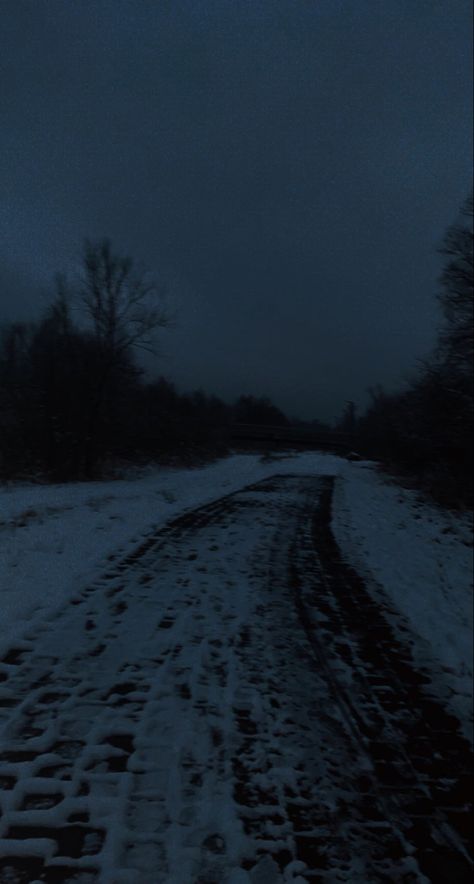 Snow Night Aesthetic, Creepy Street, Night Aesthetic Dark, Street Japan, Aesthetic Snow, Snow Night, Winter Walk, Aesthetic Dark, Night Aesthetic