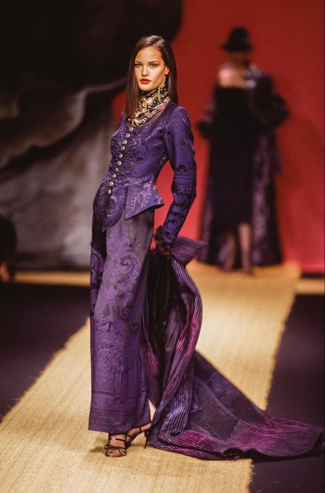 Claudia Mason, 1990s Dress, Runway Gowns, High Fashion Runway, 90s Runway Fashion, 00s Fashion, Fashionista Clothes, 1920s Fashion, Christian Lacroix