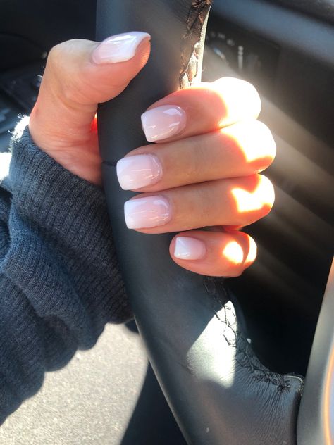 White and pink fade. Short acrylic Ombré nails Business Nails, Unghie Sfumate, Nails Ombre, Short Coffin, Ombre Acrylic Nails, Easy Nails, Short Acrylic, Metallic Nails, Short Acrylic Nails Designs