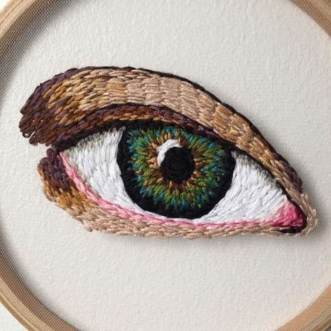 Portrait Embroidery, Embroidered Portrait, Embroidered Hoop, Crochet Eyes, Embroidered Art, Pola Sulam, Thread Painting, Motif Vintage, Creative Embroidery