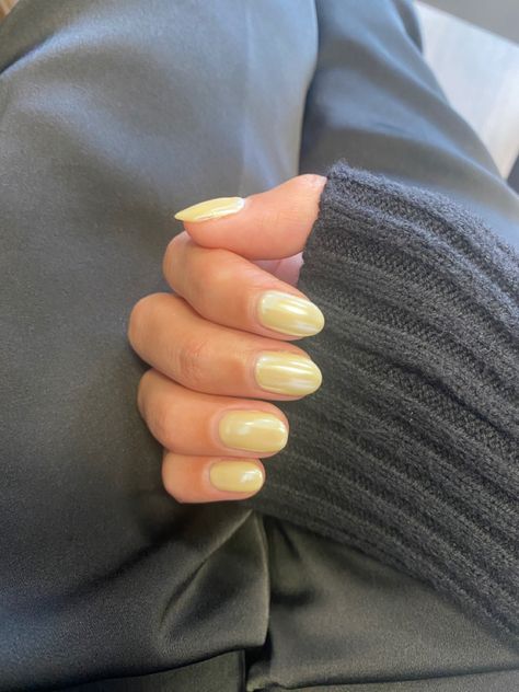 Pale Yellow Nails With Chrome, Yellow Shimmer Nails, Pale Yellow Nails Acrylic, Pearl Yellow Nails, Yellow Chrome Nails Square, Short Yellow Chrome Nails, Prom Nails Yellow Dress, Pastel Yellow Nails With Chrome, Yellow Metallic Nails