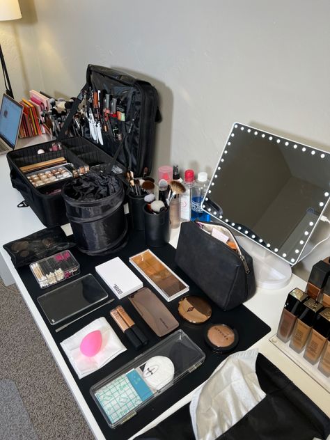 Makeup, organization Make Up Artist Outfits, Makeup Artist Set Up, Artist Setup, Artist Lifestyle, Beauty Room Salon, Theatre Makeup, Makeup Artist Business, Artist Business, Makeup Table