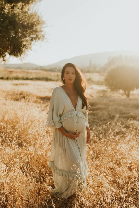 Maternity Picnic, Desert Maternity Shoot, Destination Wedding California, Fall Maternity Shoot, Spring Maternity Photos, Boho Maternity Photos, Summer Maternity Photos, Asha Bailey, Maternity Shoot Outfit