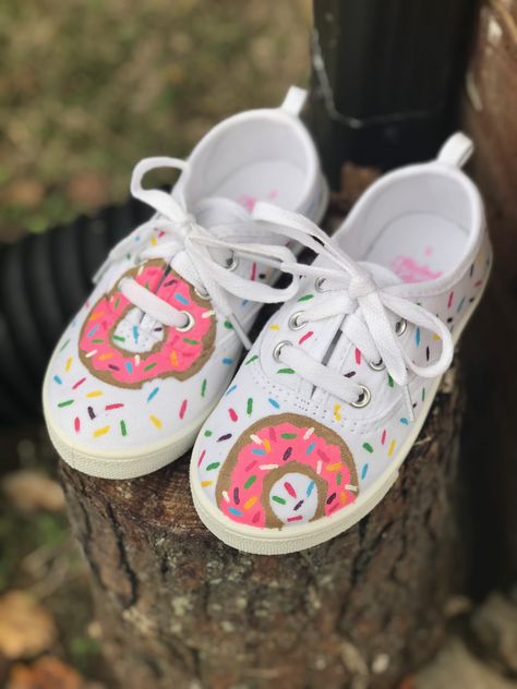 Hand painted donut shoes Painting Sneakers Ideas, Easy Shoe Painting Ideas, Painting Canvas Shoes, Painted Keds, Cricut Venture, Paint Sneakers, Donut Shoes, Hand Painted Sneakers, Sharpie Shoes