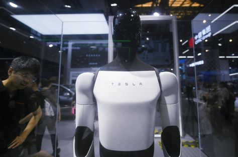 Elon Musk's Tesla robots won't be running amok anytime soon: Former Meta exec Tesla Robot, Tesla Factory, Elon Musk Tesla, Boston Dynamics, Tesla Ceo, Strange Events, Tech Updates, Latest Games, Charli Xcx