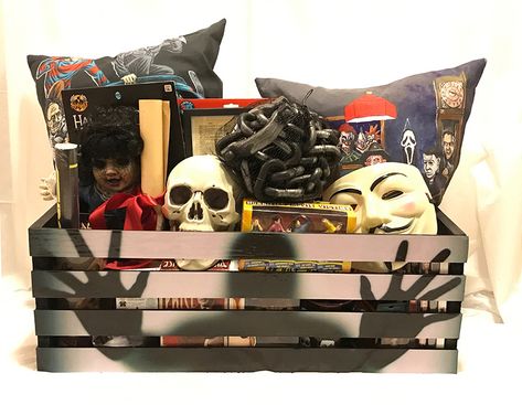 Horror movie fan basket Horror Basket Ideas, Christmas Gifts For Horror Fans, Halloween Buckets Ideas, Sleepover Clothes, Boyfriend Basket, Movie Basket, Movie Basket Gift, Movie Night Basket, Bestie Ideas