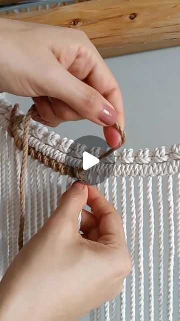 Spanish Knot Tutorial, Macrame Wall Ideas, Diy Wall Hangings, Mural Macrame, Macrame Tutorial Beginner, Macrame Wall Hanging Tutorial, Macrame Plant Hanger Tutorial, Free Macrame Patterns, Macrame Headboard