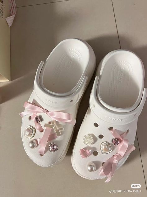 White Crocs With Pink Jibbitz, White Crocs With Hello Kitty Charms, Light Pink Crocs With Charms, White Croc Charm Ideas, Coquette Crocs, Fancy Crocs, Crocs Decorations, Fluffy Crocs, Jibbitz Crocs Ideas