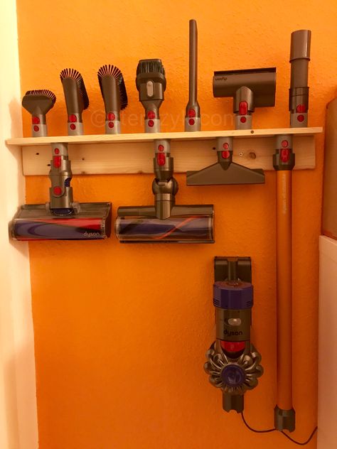 Wall Mounted Vacuum Storage, Dyson Attachment Storage, Dyson Vacuum Wall Mount Ideas, Dyson Wall Mount Ideas, Rangement Dyson, Dyson Organization, Dyson Storage Ideas, Dyson Vacuum Storage, Dyson Vacuum Storage Ideas