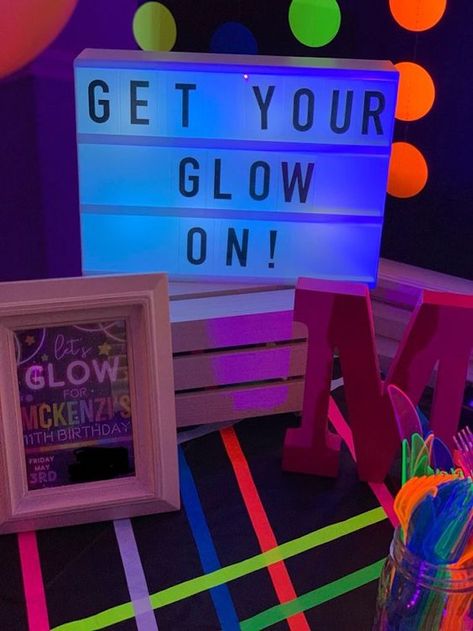 Birthday Glow Party, Neon Birthday Cakes, Glow Party Decorations, Glow Theme Party, Neon Party Decorations, Glow Stick Party, Glow In Dark Party, Neon Birthday Party, Dance Party Birthday