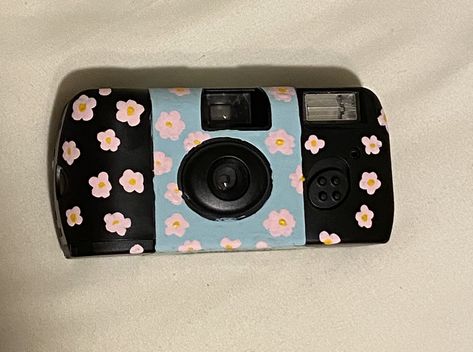 Camera Painting, Film Camera Photography, Disposable Cameras, Petra Collins, Camera Aesthetic, Cute Camera, Old Cameras, Disposable Camera, Instant Film