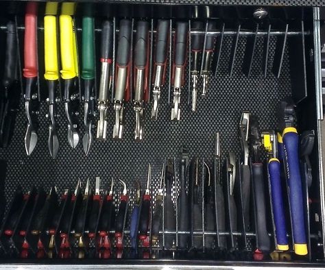 Pliers Organizer Storage Solutions Garage, Diy Jewelry Tools, Sliding Curtains, Garage Storage Solutions, Bottle Centerpieces, Tool Room, Tool Storage Diy, Tool Box Organization, Maker Project