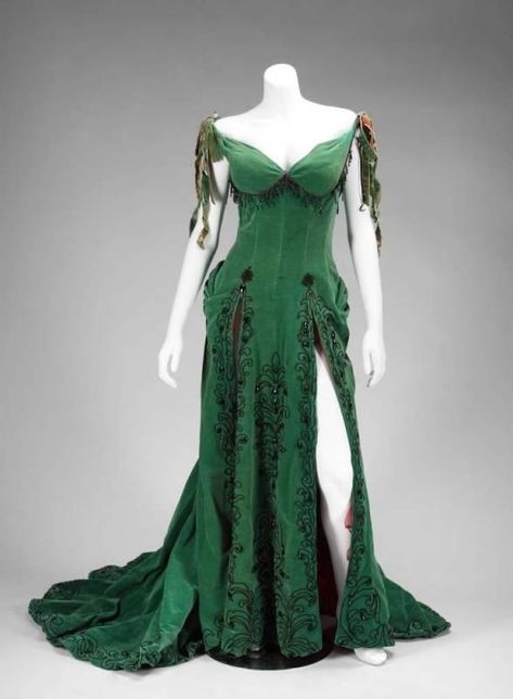 MARILYN MONROE RIVER OF NO RETURN DRESS River Of No Return, Marilyn Monroe Dress, Monroe Dress, Emerald Dresses, Velour Dress, Norma Jean, Movie Costumes, Fantasy Dress, Moda Vintage