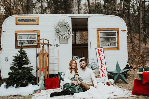 Car Photo Shoot, Camper Christmas, Fall Minis, Christmas Camper, Expensive Decor, Holiday Mini Session, Christmas Shoot, Christmas Mini Sessions, Vintage Campers