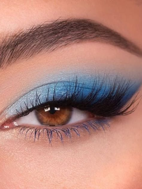 Red White And Blue Makeup Simple, 4th Of July Eyeshadow Looks, Labor Day Makeup, Simple Fourth Of July Makeup, Blue And White Eyeshadow Looks, Fourth Of July Makeup Ideas Eyes, Blue And White Makeup Looks, Fourth Of July Eyeshadow, 4th Of July Makeup Eyeshadow