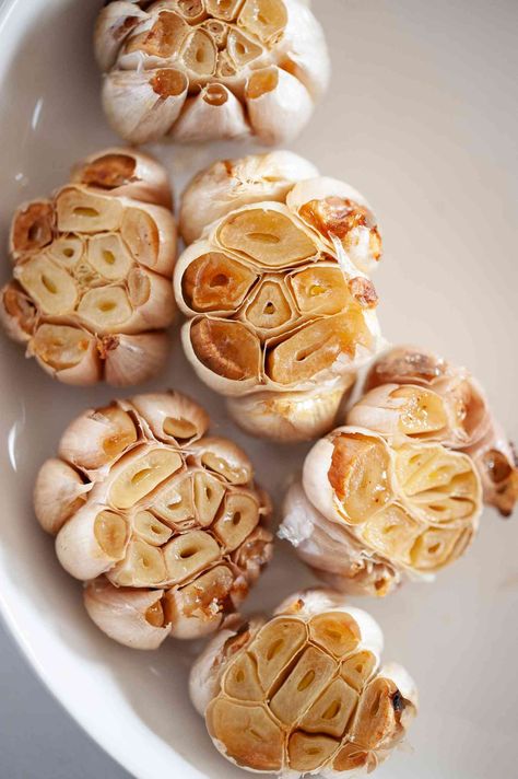 Roasting garlic is an easy way to get a deep, mellow flavor. Here's how to roast whole heads of garlic in the oven so you can eat warm, toasty cloves right out of the garlic head. Roasting Garlic, Roasted Garlic Recipe, Roast Garlic, Roasted Garlic Hummus, Roasted Garlic Cloves, Garlic Recipe, How To Roast, Garlic Head, Garlic Bulb