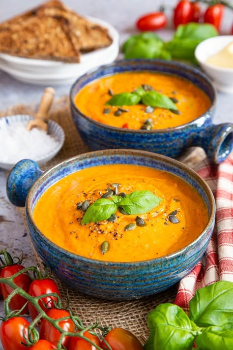 Tomato And Lentil Soup, Soup With Lentils, Red Pepper And Tomato Soup, Pepper And Tomato Soup, Veg Soup Recipes, Tomato Lentil Soup, Tomato Lentils, Soup Maker Recipes, Roasted Red Pepper Soup