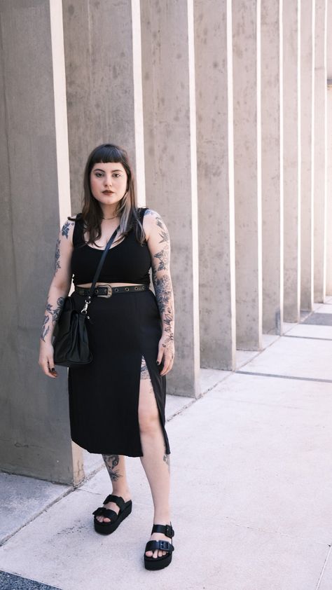 Dungarees Outfit Plus Size, Summer Goth Outfits Midsize, Midsize Rocker Chic, Mid Size Fashion Edgy, Goth Outfits Work, Middle Aged Goth, Summer Outfit Alternative, Midsize Black Outfit, Brunch Outfit 2023